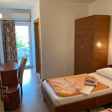 Guest house Pansion Lazine